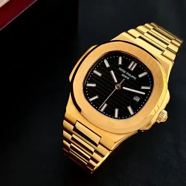Patek-Philippe-Nautilus-Ever-Gold-3 (1)